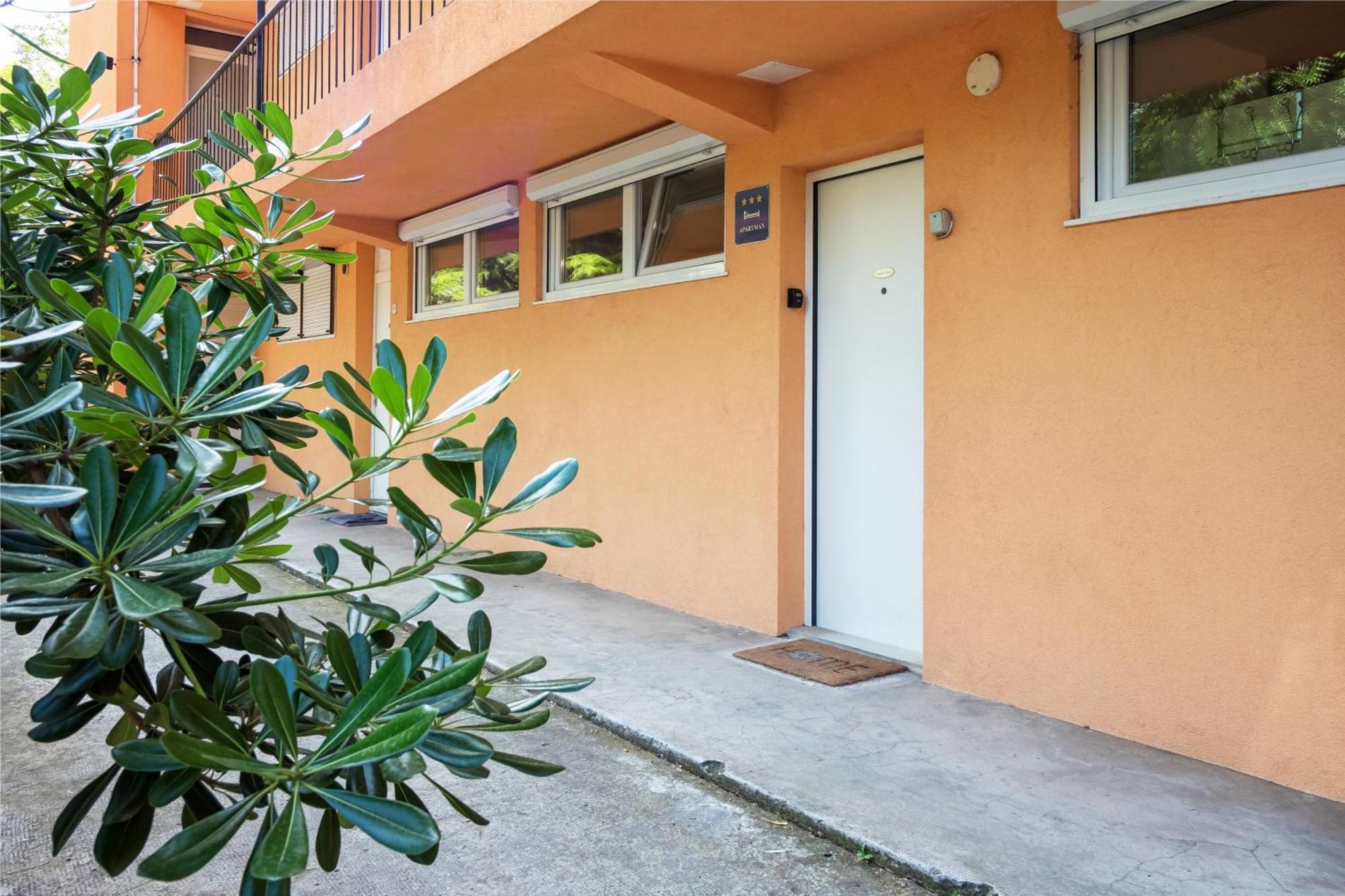 Green Oasis Split Exterior photo
